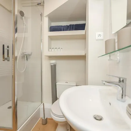 Le Calain, Elegance Et Confort A 50 M De La Apartment