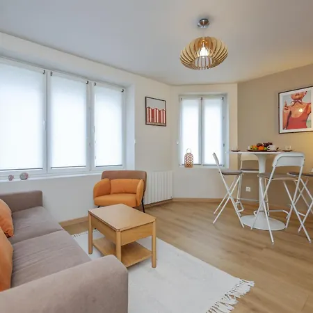 Le Calain, Elegance Et Confort A 50 M De La